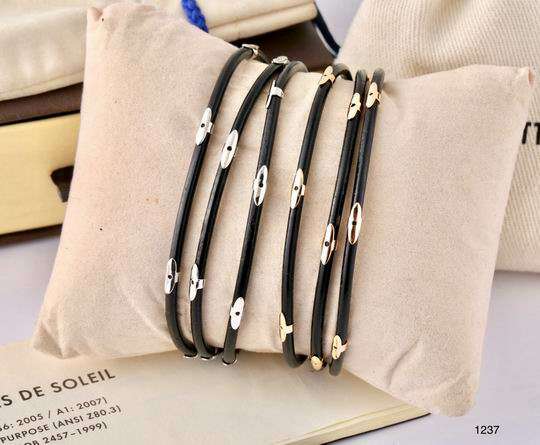 Picture of LV Bracelet _SKULVbracelet11ly2411285